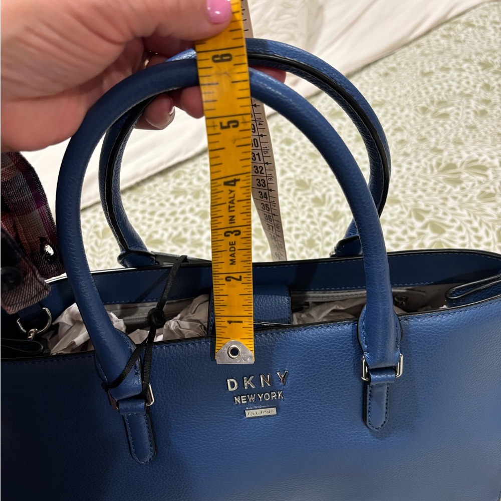 DKNY SATCHEL - Picture 12 of 15
